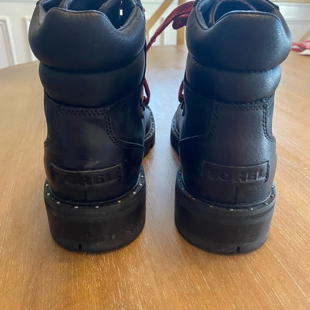 Sorel Waterproof hiking boots! Worn 5x. So cute! - Picture 5 of 6